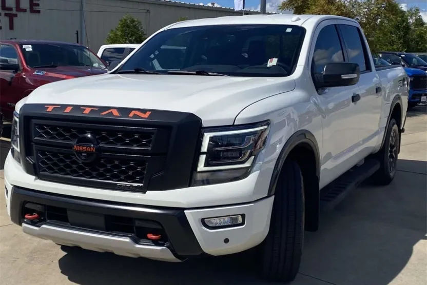 2021 Nissan Titan Crew Cab PRO-4X photo 1