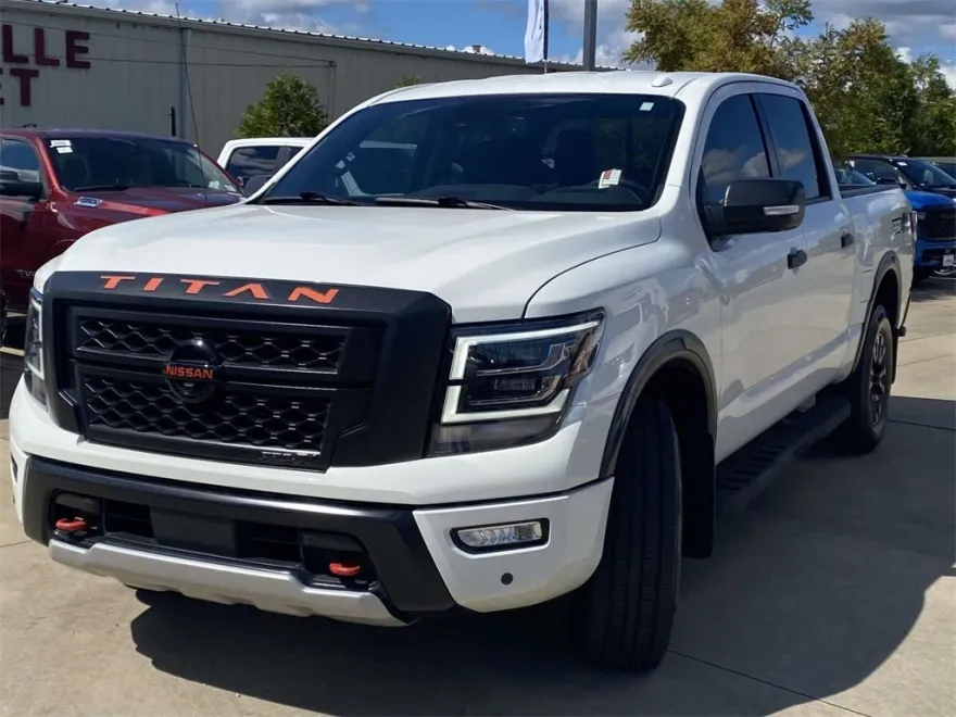 2021 Nissan Titan Crew Cab PRO-4X photo 1