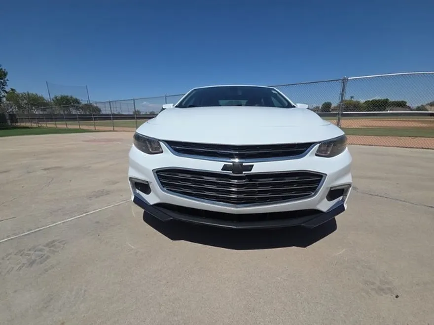 2017 Chevrolet Malibu 1LT photo 1