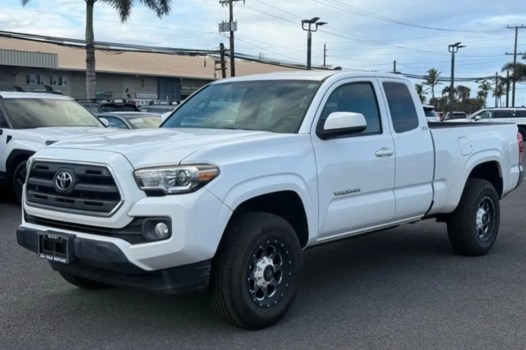 2016 Toyota Tacoma SR photo 1