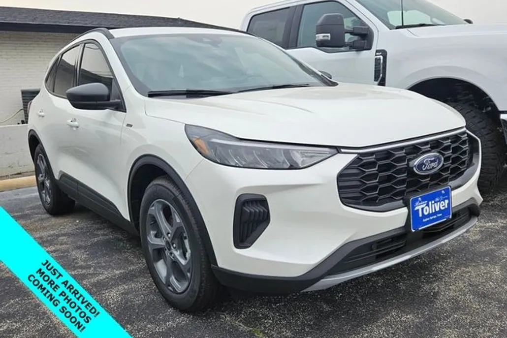 2025 Ford Escape ST-Line photo 1