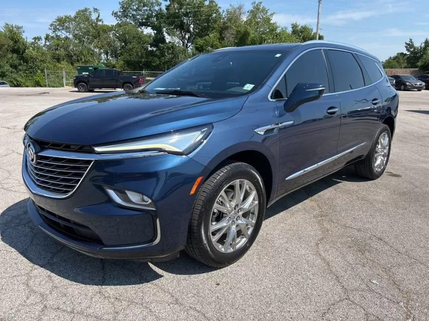 2023 Buick Enclave Essence photo 1