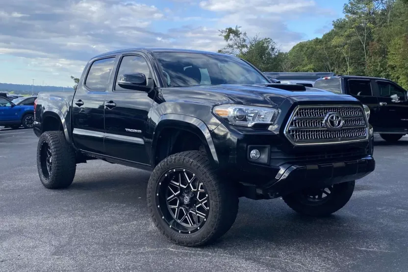 2016 Toyota Tacoma TRD Sport photo 1