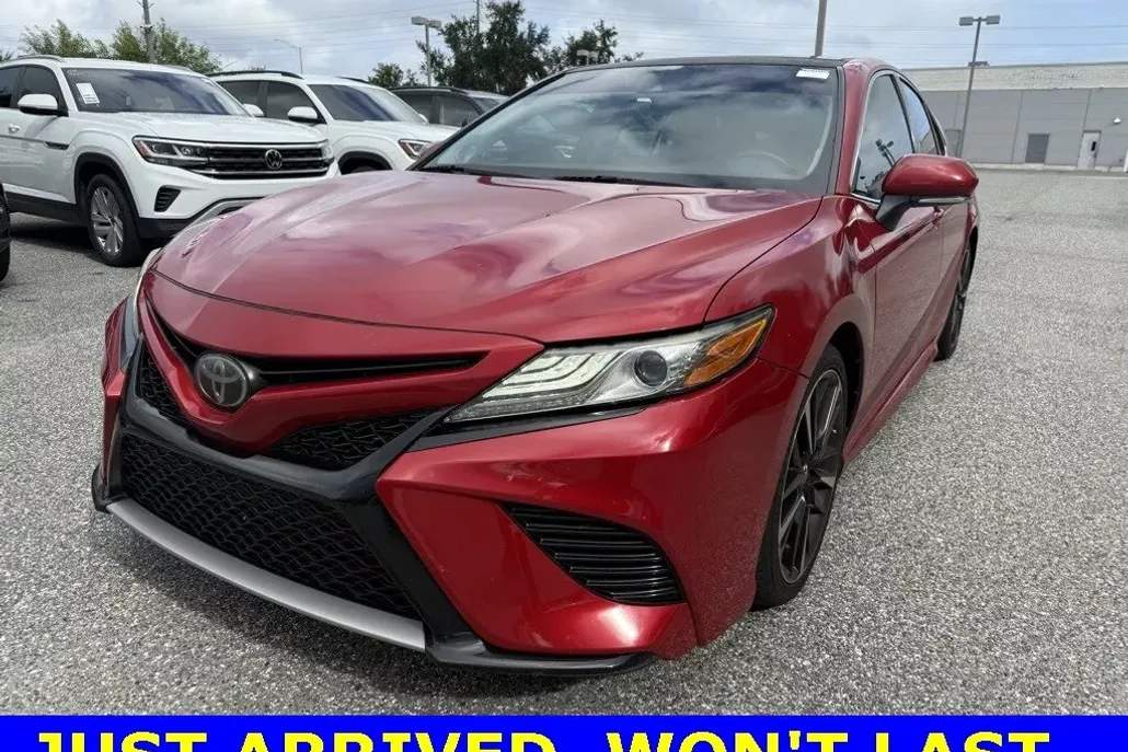 2019 Toyota Camry XSE photo 1
