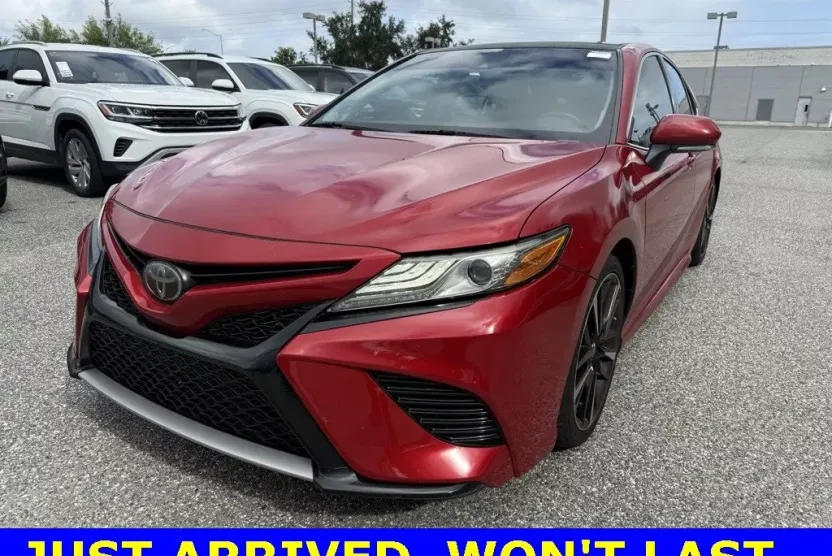 2019 Toyota Camry XSE photo 1