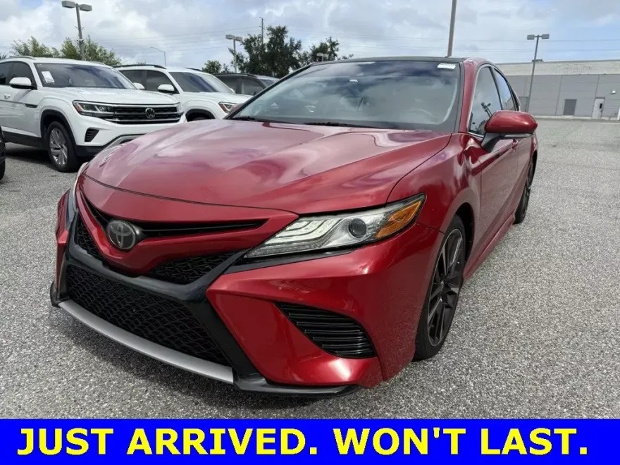 2019 Toyota Camry XSE photo 1