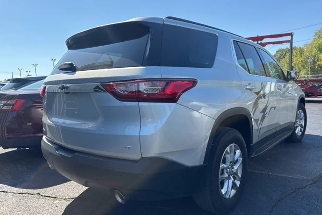 2021 Chevrolet Traverse 1LT photo 1