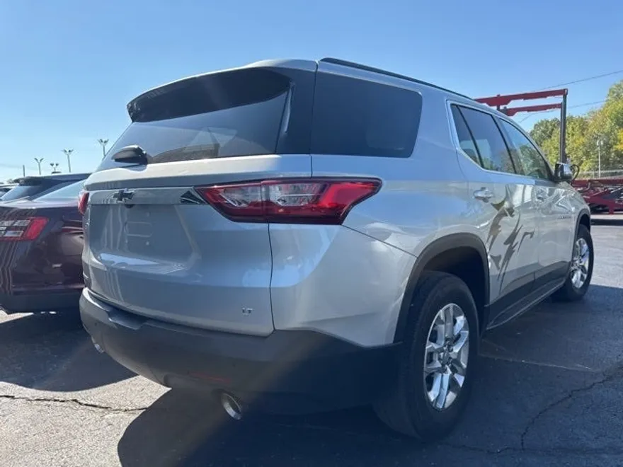 2021 Chevrolet Traverse 1LT photo 1