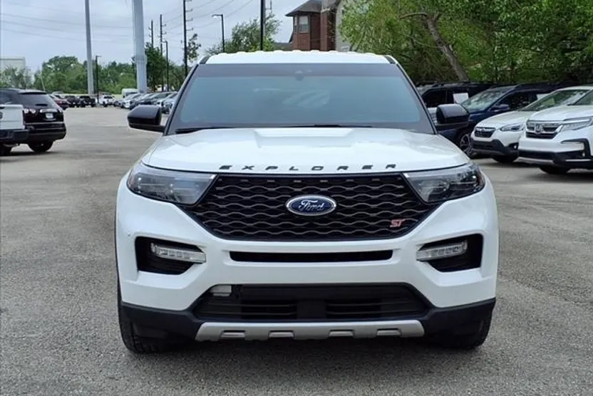 2022 Ford Explorer ST photo 1