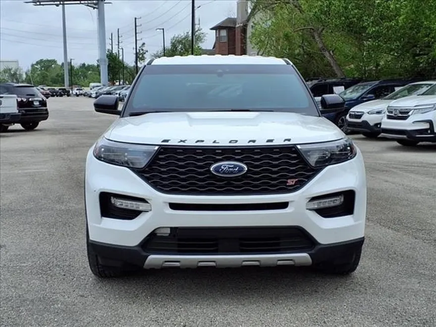 2022 Ford Explorer ST photo 1