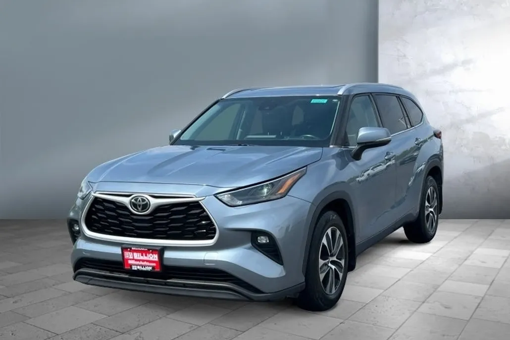 2022 Toyota Highlander XLE photo 1