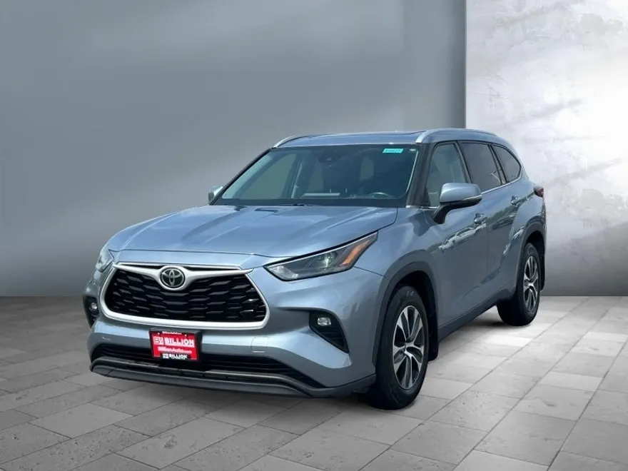 2022 Toyota Highlander XLE photo 1