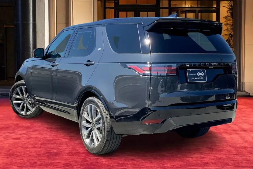 2025 Land Rover Discovery SE photo 1