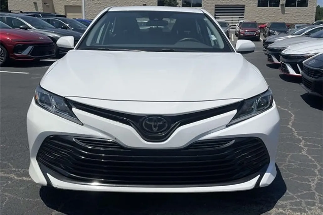 2020 Toyota Camry LE photo 1
