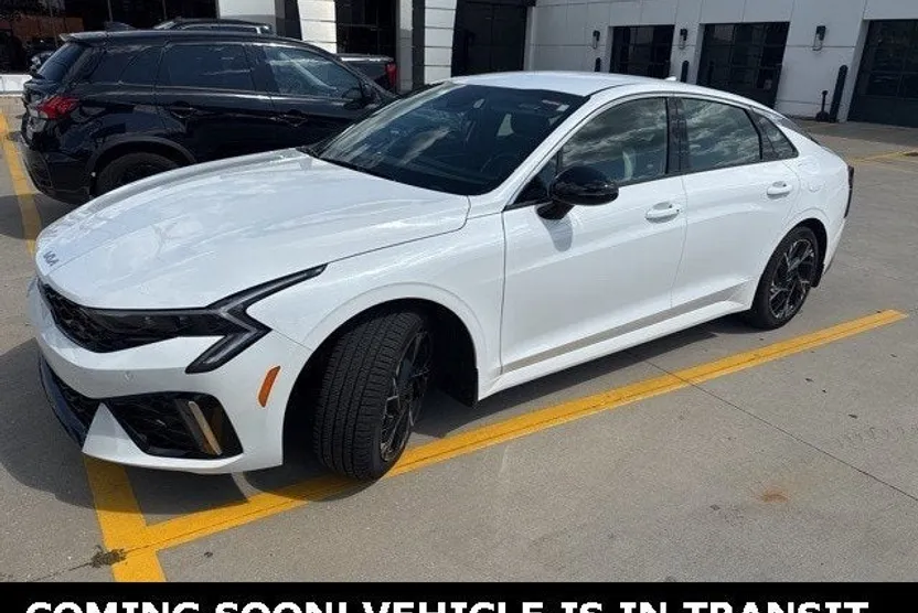 2025 Kia K5 GT-Line photo 1