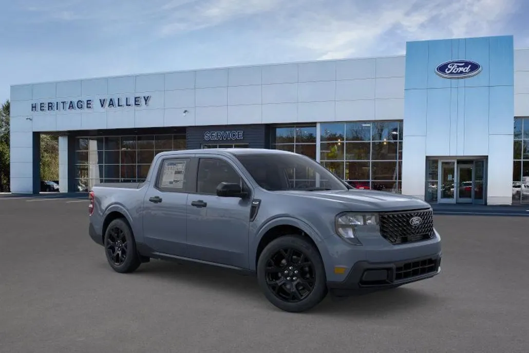 2025 Ford Maverick XLT photo 1