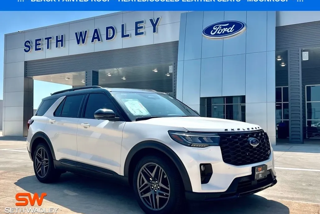 2025 Ford Explorer ST photo 1