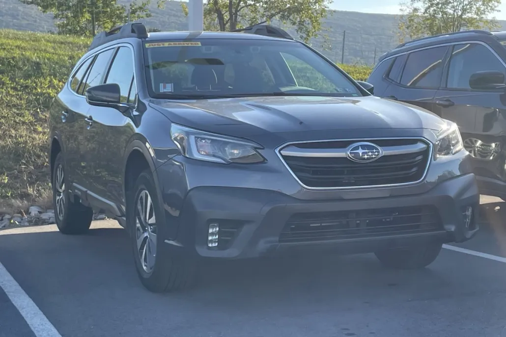 2021 Subaru Outback Premium photo 1