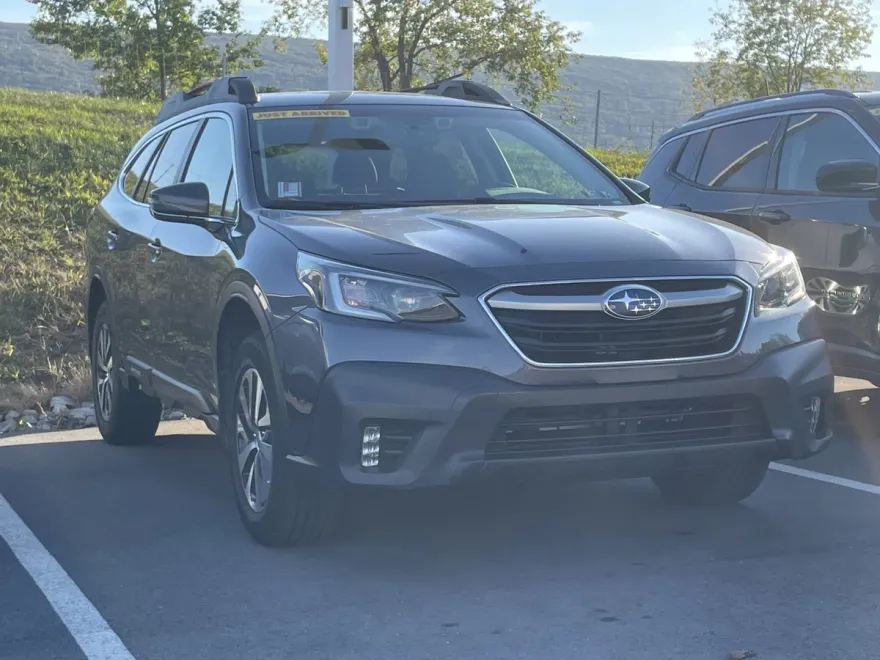 2021 Subaru Outback Premium photo 1
