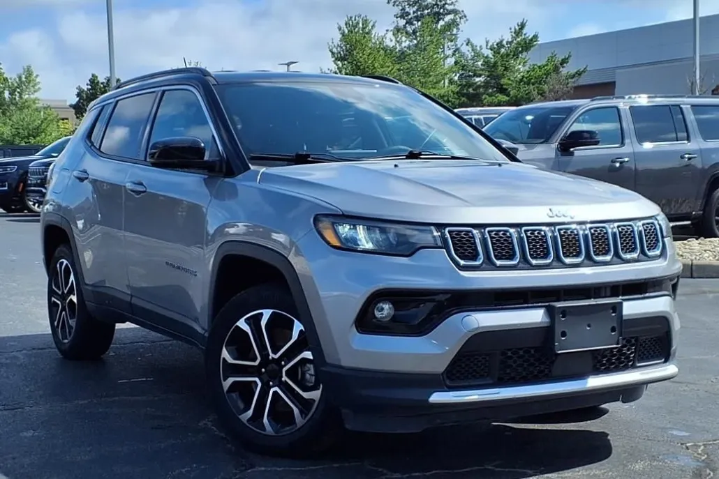 2023 Jeep Compass Limited photo 1
