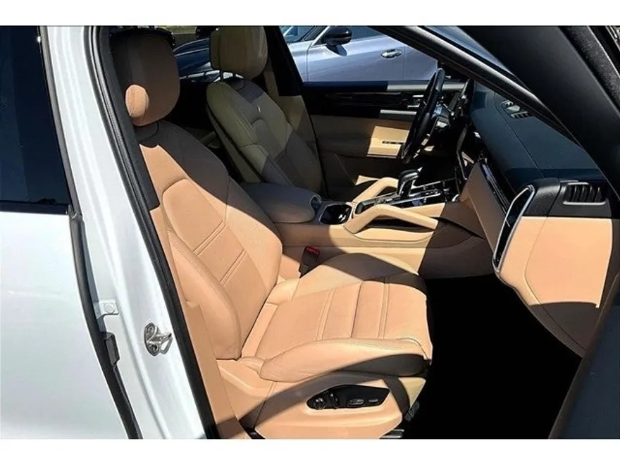 2023 Porsche Cayenne Platinum Edition photo 37
