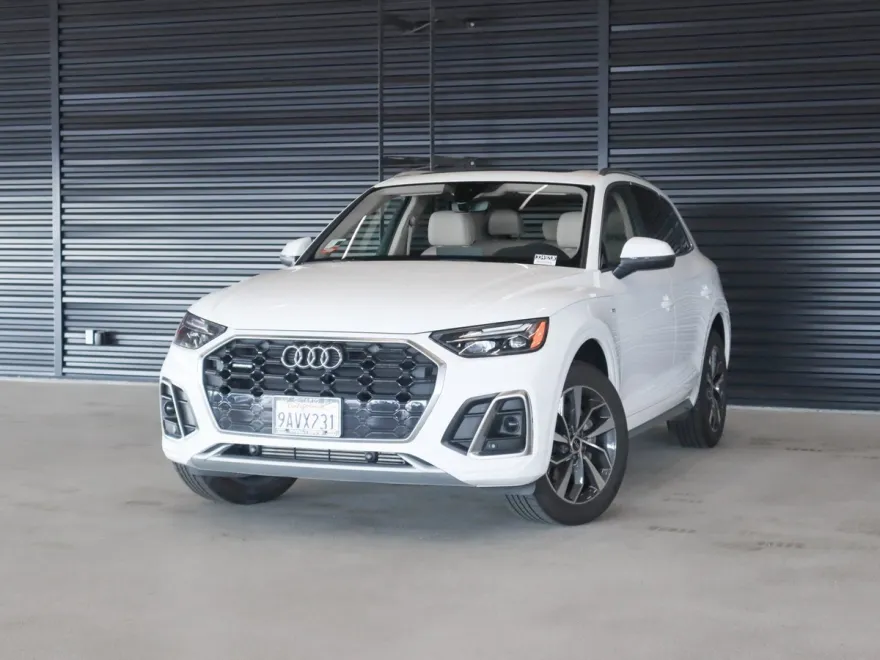 2022 Audi Q5 S line Premium photo 1