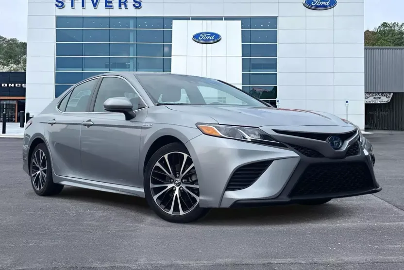 2020 Toyota Camry Hybrid SE photo 1