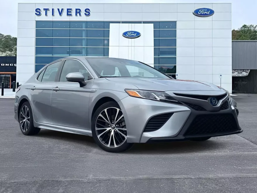 2020 Toyota Camry Hybrid SE photo 1