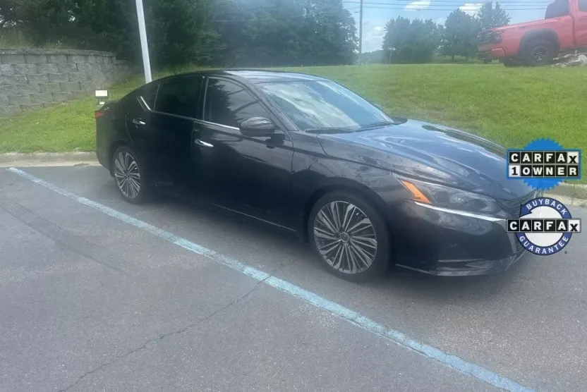 2025 Nissan Altima 2.5 SL photo 1