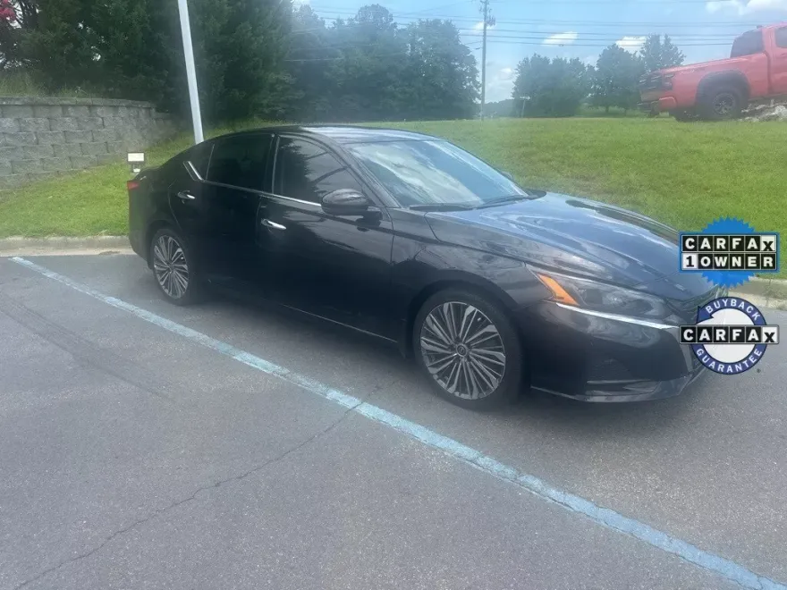 2025 Nissan Altima 2.5 SL photo 1
