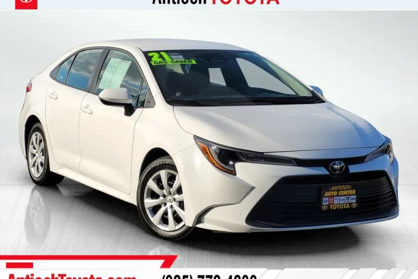 2024 Toyota Corolla LE photo 1
