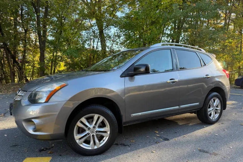 2015 Nissan Rogue Select S photo 1