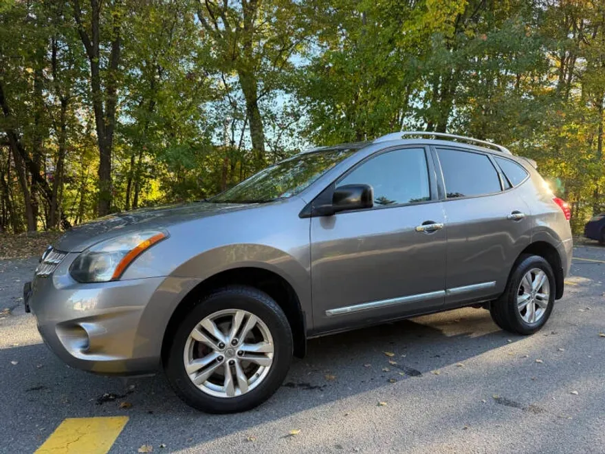 2015 Nissan Rogue Select S photo 1