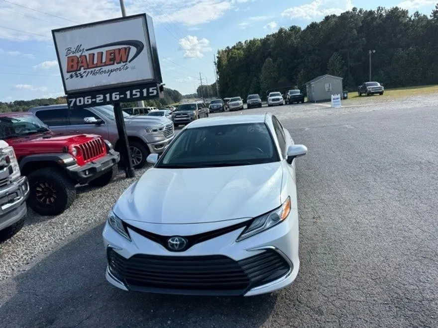 2022 Toyota Camry XLE photo 1