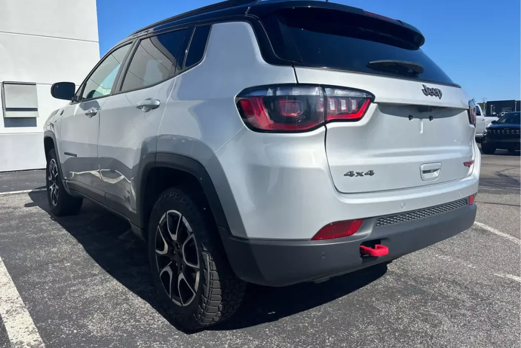 2024 Jeep Compass Trailhawk photo 1