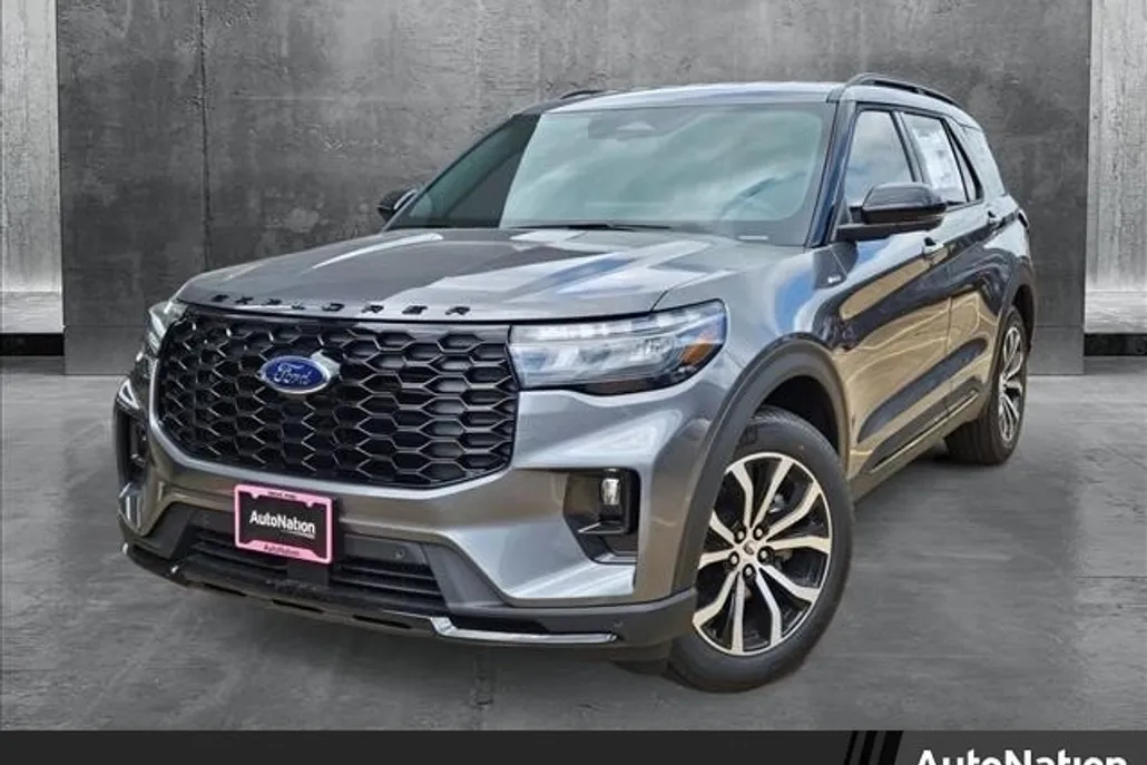 2025 Ford Explorer ST-Line photo 1
