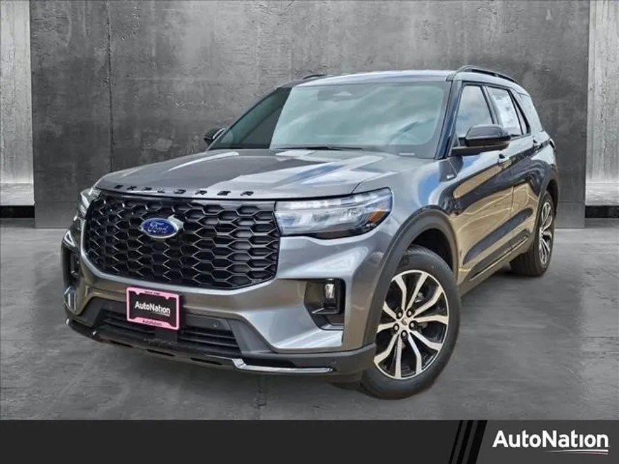 2025 Ford Explorer ST-Line photo 1