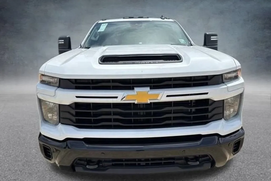 2025 Chevrolet Silverado 2500HD Custom photo 1