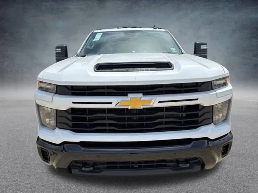 2025 Chevrolet Silverado 2500HD Custom photo 1