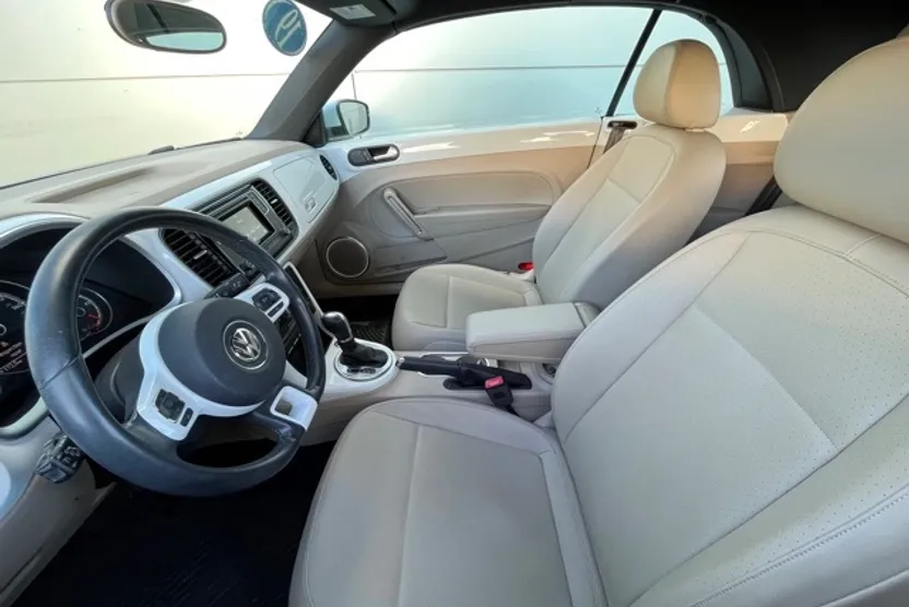 2019 Volkswagen Beetle Convertible S photo 1