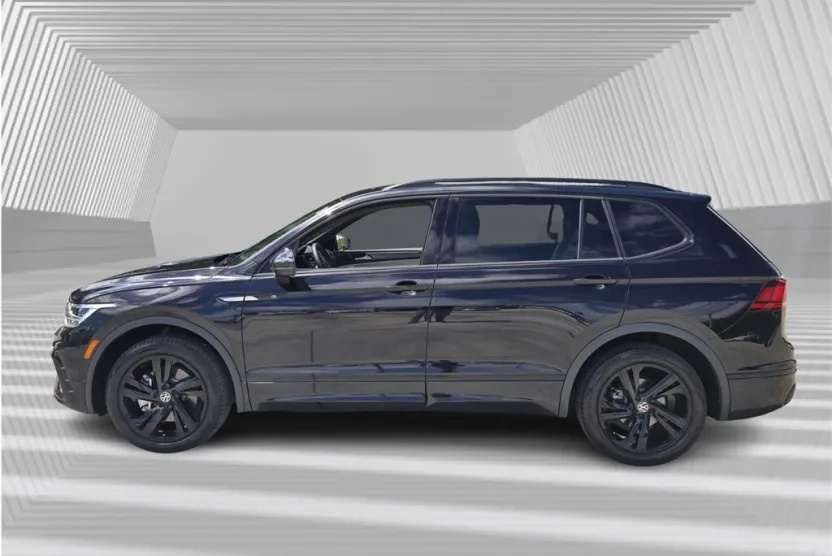 2023 Volkswagen Tiguan SE R-Line Black photo 1