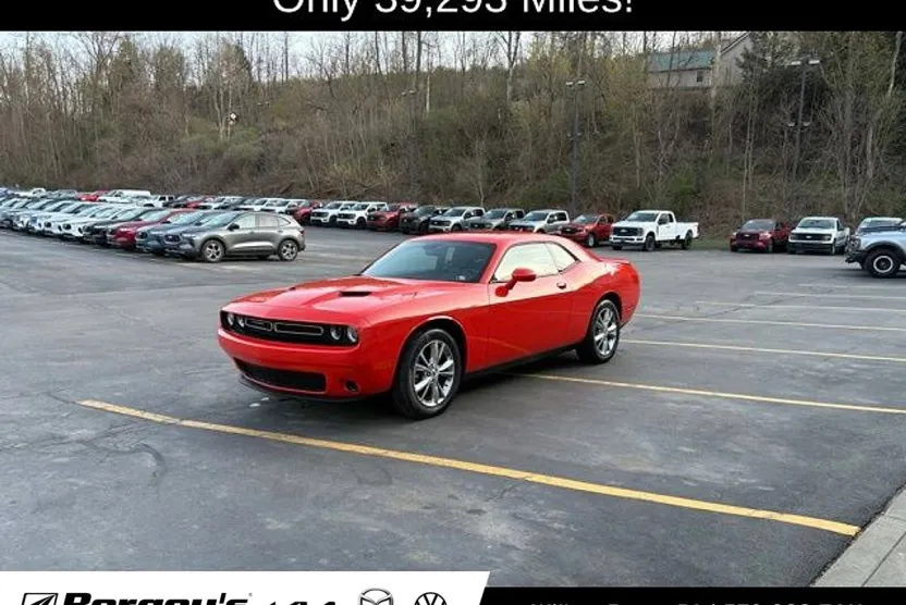 2022 Dodge Challenger SXT AWD photo 1