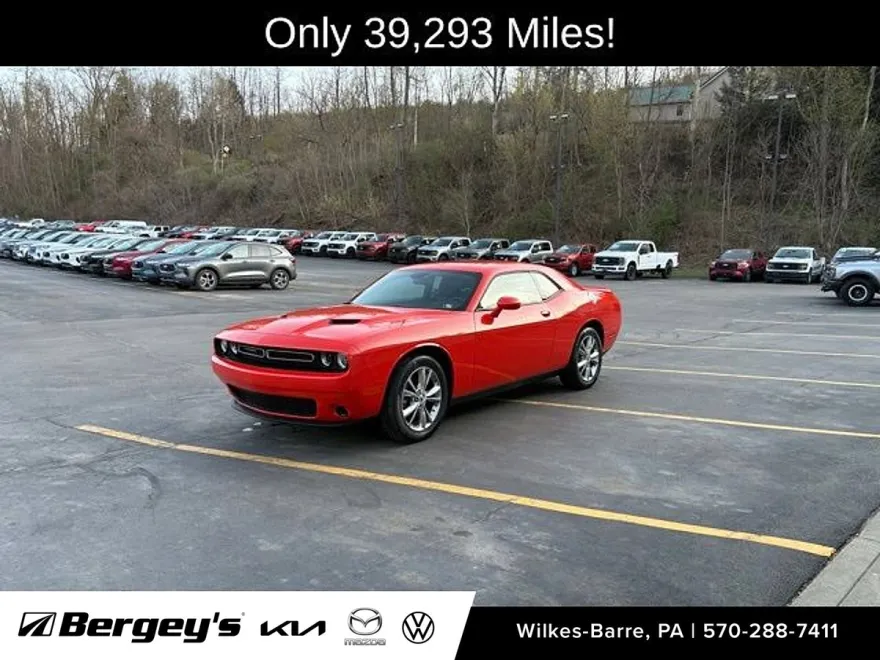 2022 Dodge Challenger SXT AWD photo 1