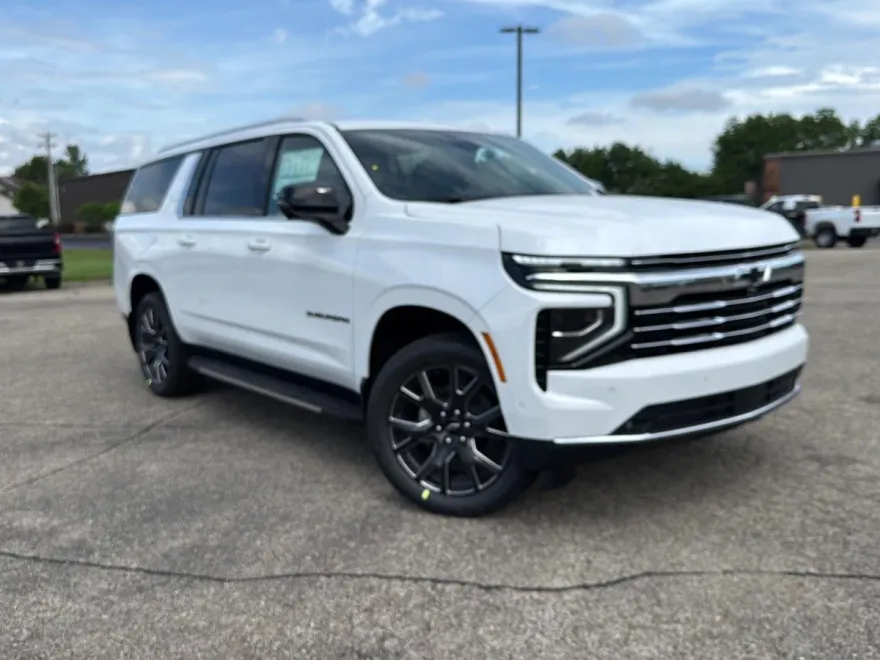 2025 Chevrolet Suburban LT photo 1