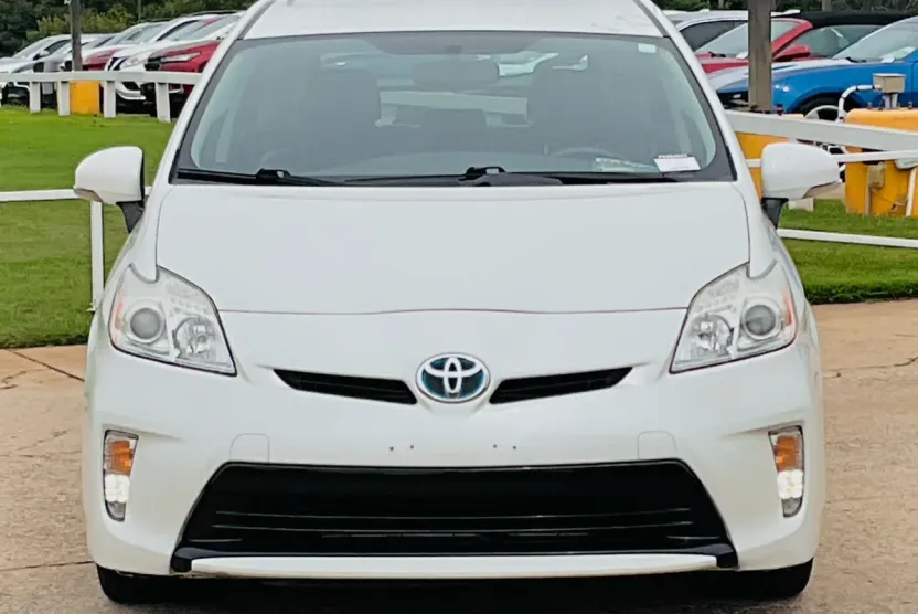 2015 Toyota Prius Four photo 1
