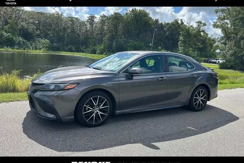 2023 Toyota Camry SE photo 1