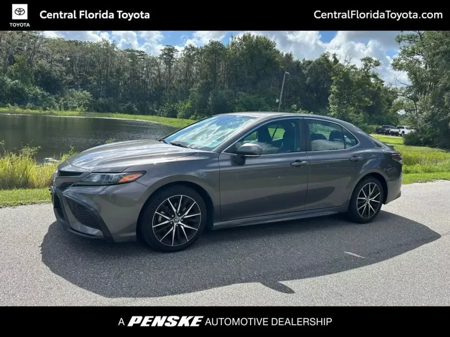 2023 Toyota Camry SE photo 1