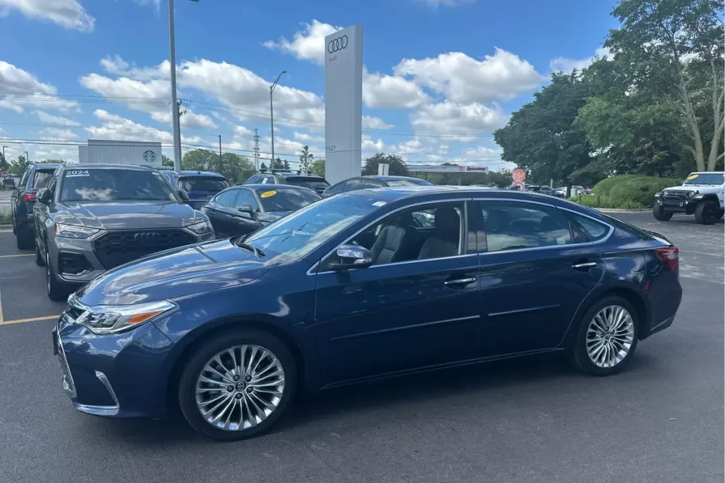 2018 Toyota Avalon Limited photo 1