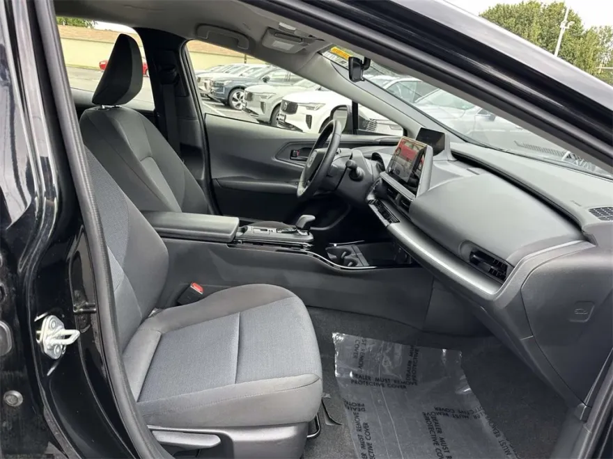 2024 Toyota Prius LE photo 1