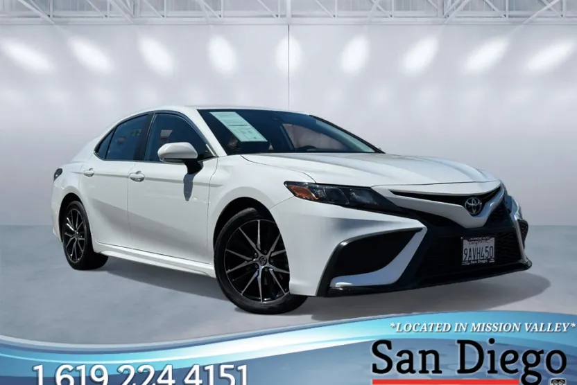 2022 Toyota Camry SE photo 1